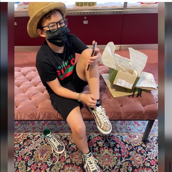 SOLD❤️🙏🫶🏻💯authentic ❤️Gucci tops - Picture 3 of 9